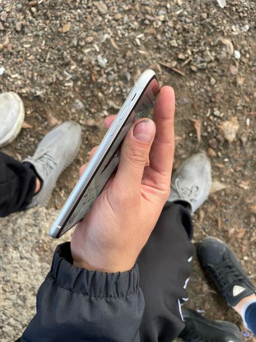 Продам или бменяю 11 айфон  на 11 про