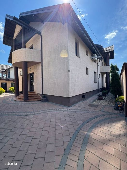 Vila Superba pentru 2 familii /9 Camere /Curte 721