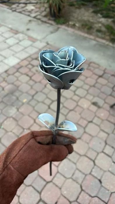 Trandafiri decorativi din metal