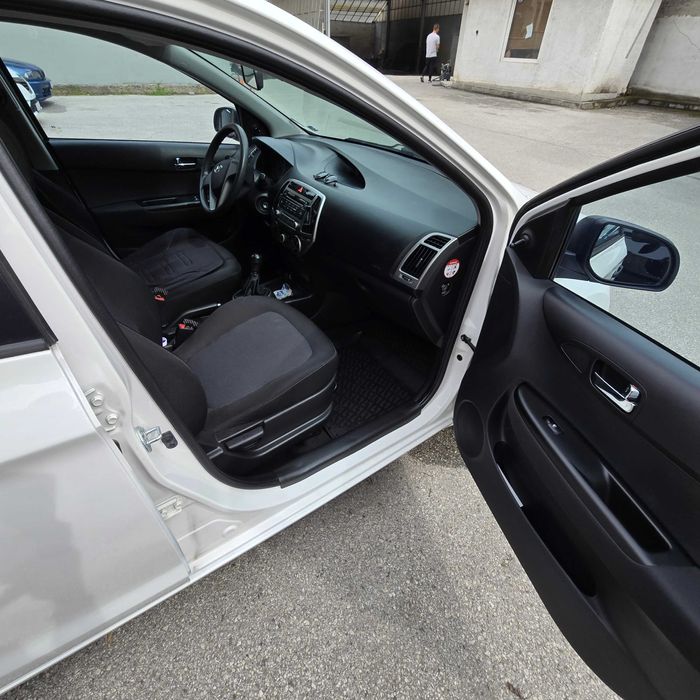 Hyundai I20 1.2 Бензин 2014 г. НОВИ ГУМИ!!!