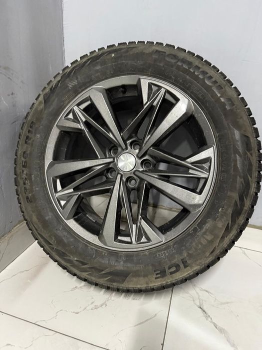 Продам зимнюю резину с дисками