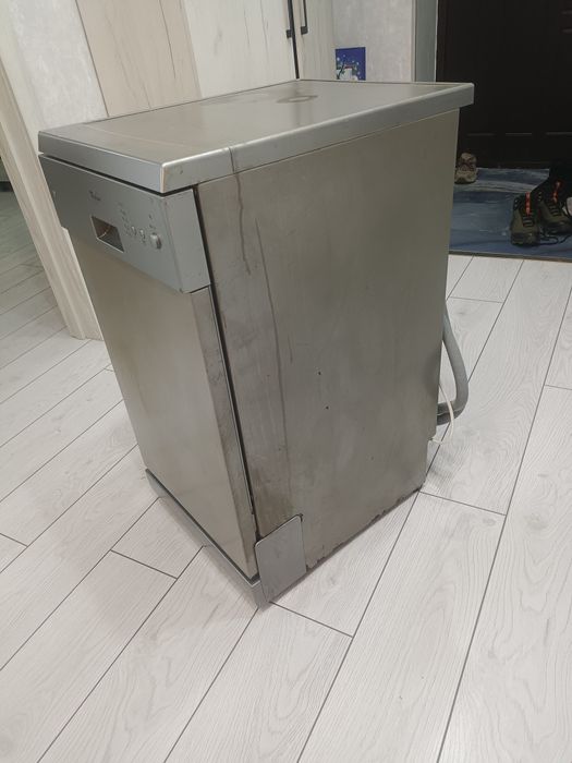 Продам посудомоечную машину