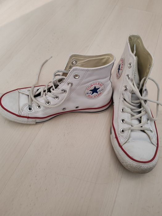 Оригинални бели кожени кецове Converse