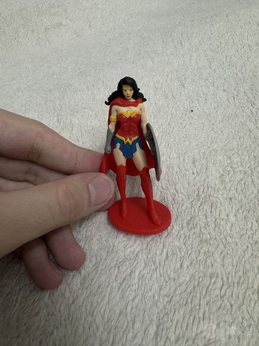 Продам фигурку Чудо-женщина DC