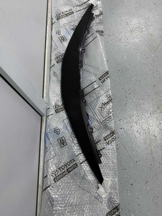 Накладка вверх бампера Камри 75