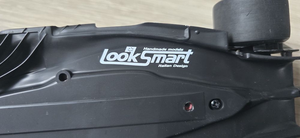 Ferrari SF-24 Carlos Sainz – LookSmart 1:18 – Austin GP 2024 – machetă