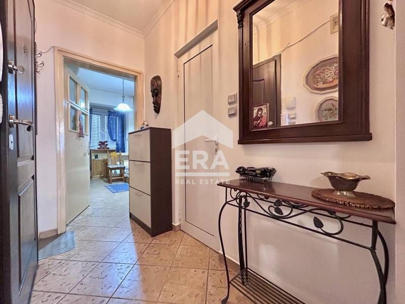 Дава се под наем Тристаен апартамент в София, Център - 70 кв.м за 700 € - Снимка #7