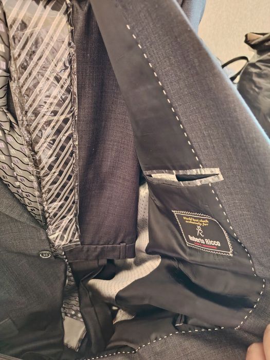 Продам обсолютно новый костюм !