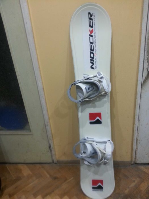 Сноуборд със автоматите . Размер 141 см.