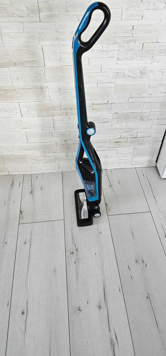 Продавам вертикална прахосмукачка ROWENTA Dual force 2 in 1