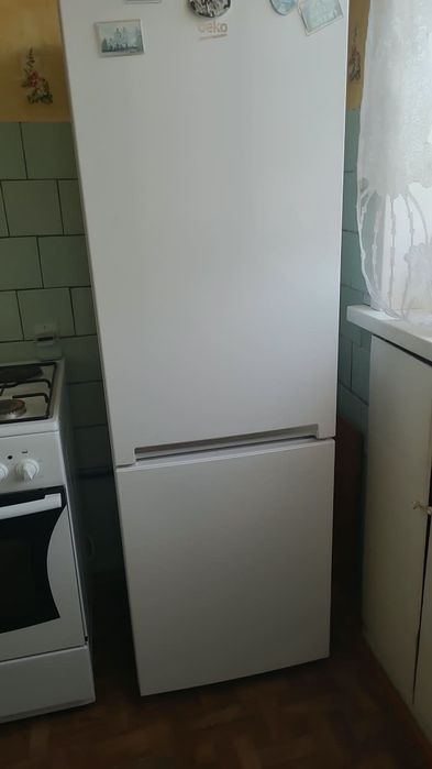 Продам почти Новый Холодильник BEKO !