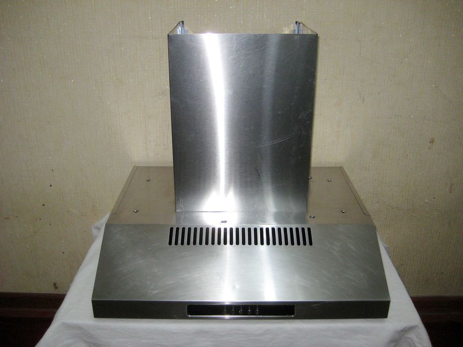 Вытяжка Sitronic оригинал мошна тянет почти новым состоянии!