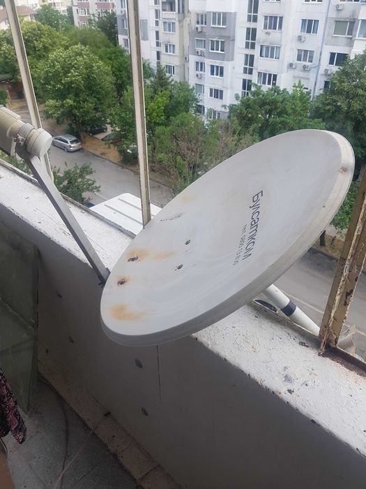 Оборудвана сателитна чиния