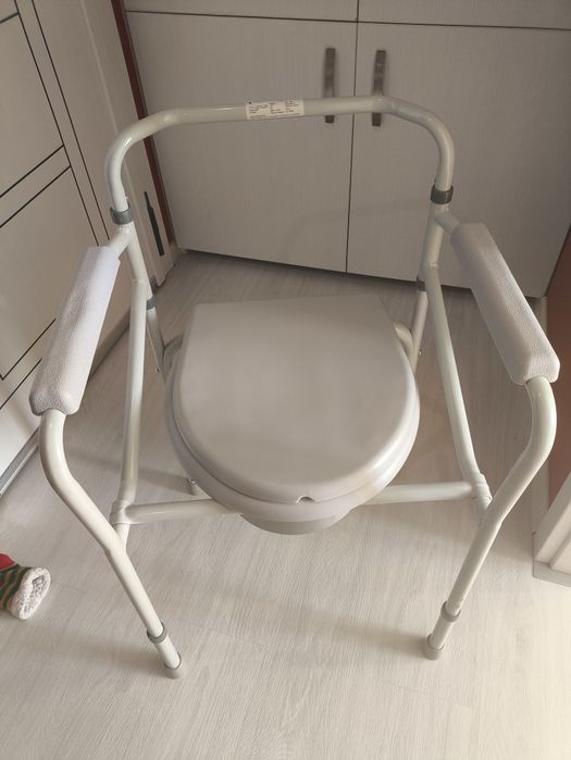 Инвалиден стол за тоалетна