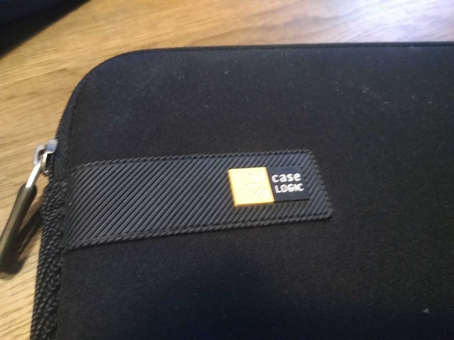 Мек калъф за лаптоп Case logic