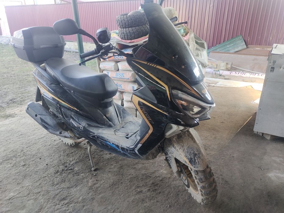 Макси скутер мопед