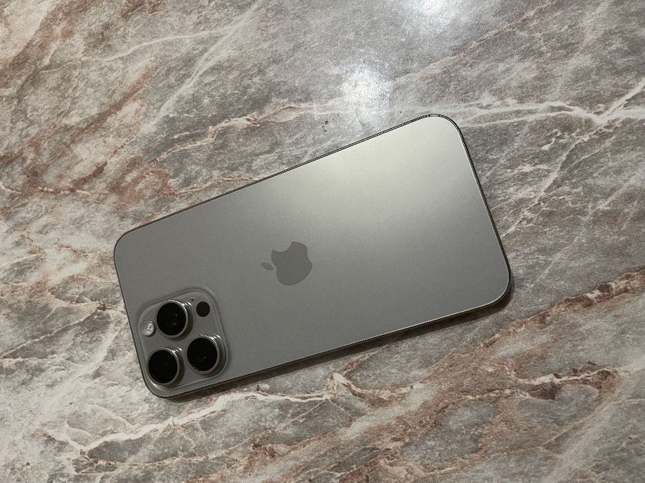 Srochna Sotiladi 15 pro max 256gb 87% yomkst !!!