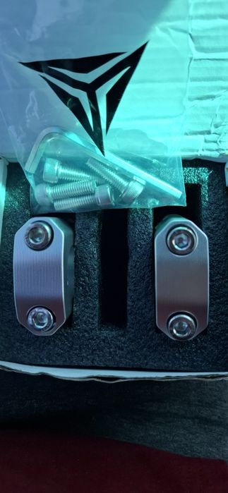 Повдигачи за кормило на мотор