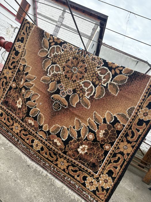 Covoare vechi in stare buna