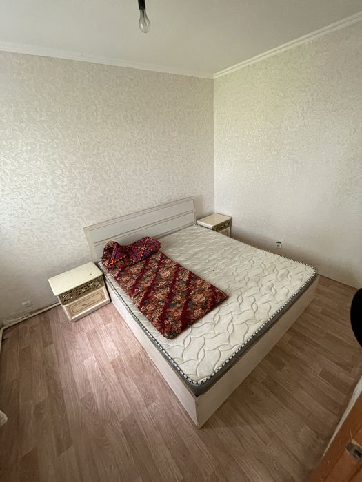 Продам кровать с тумбочками
