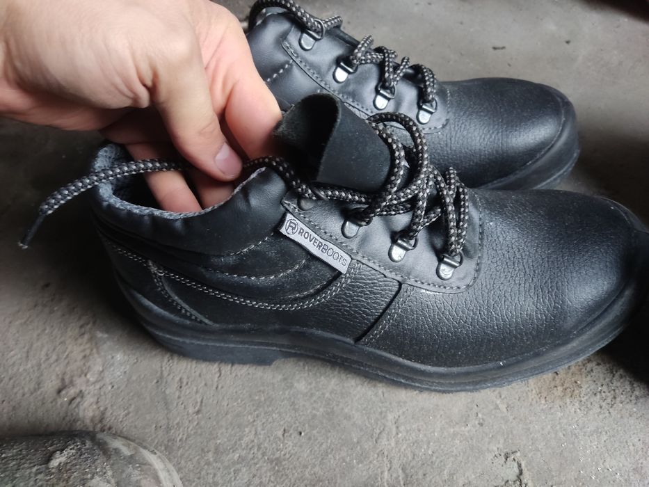 Продам рабочие ботинки