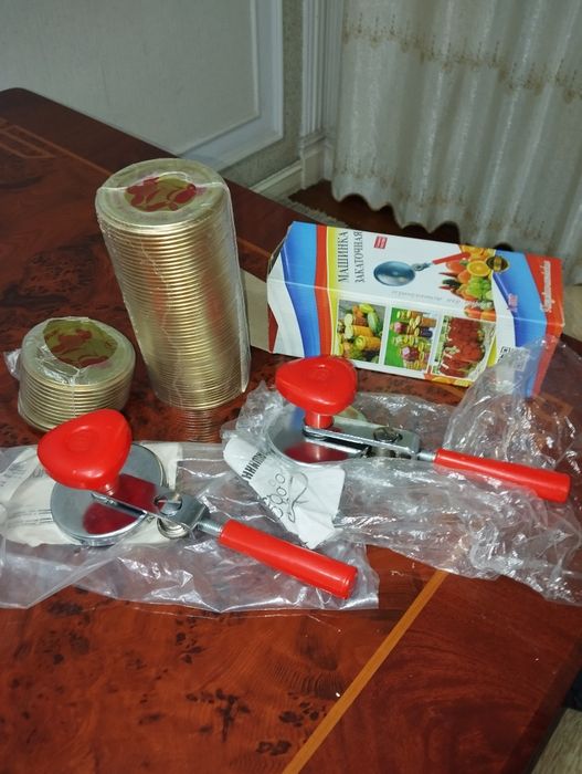 Банки 1 и 0,5  литр. Закривалка