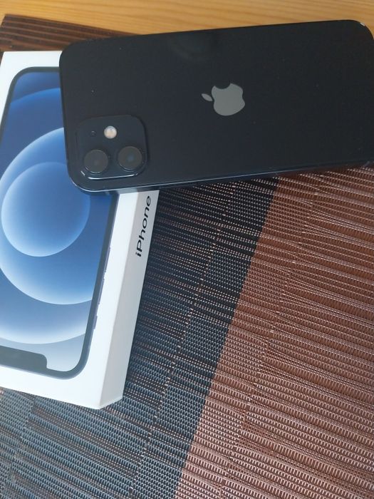 Продавам iPhone 12