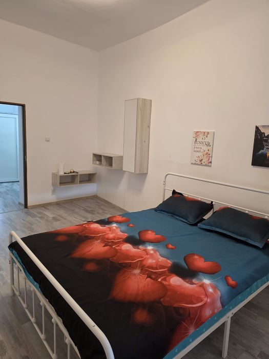 Inchiriez in regim hotelier apartament in zona centrala-Loc de parcare For rent downtown with parking available