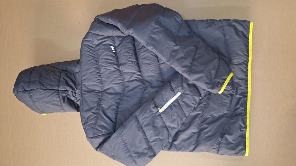 Geacă de schi din puf gros de la Wed'ze mărimea S, potrivit M.