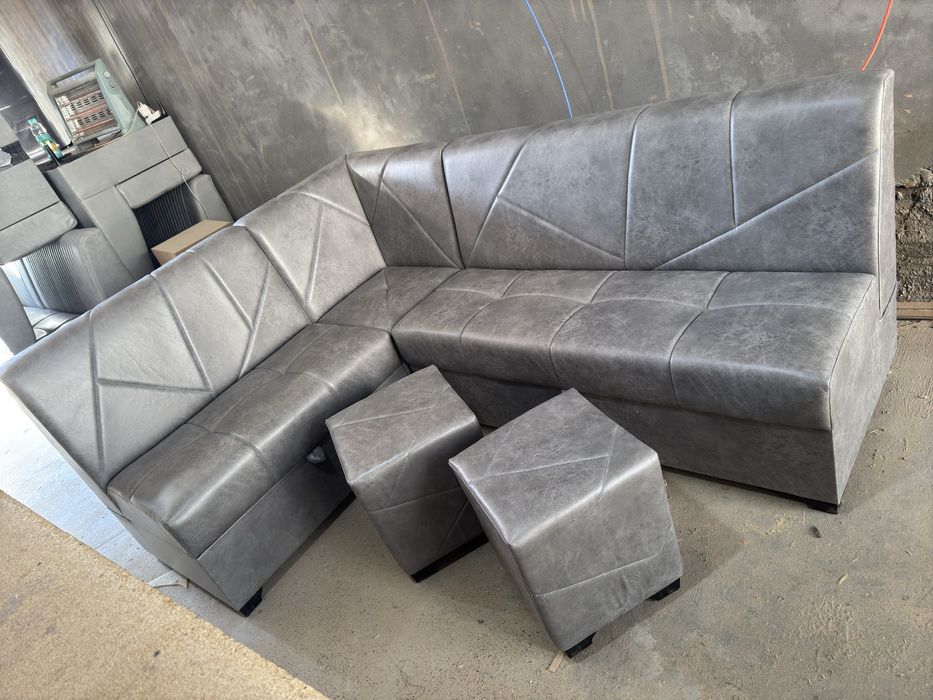 Новый мягкий кухонный уголок