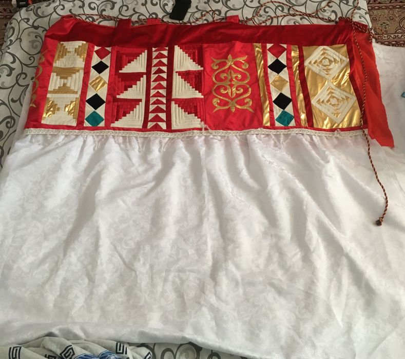 Шымылдык и подушка