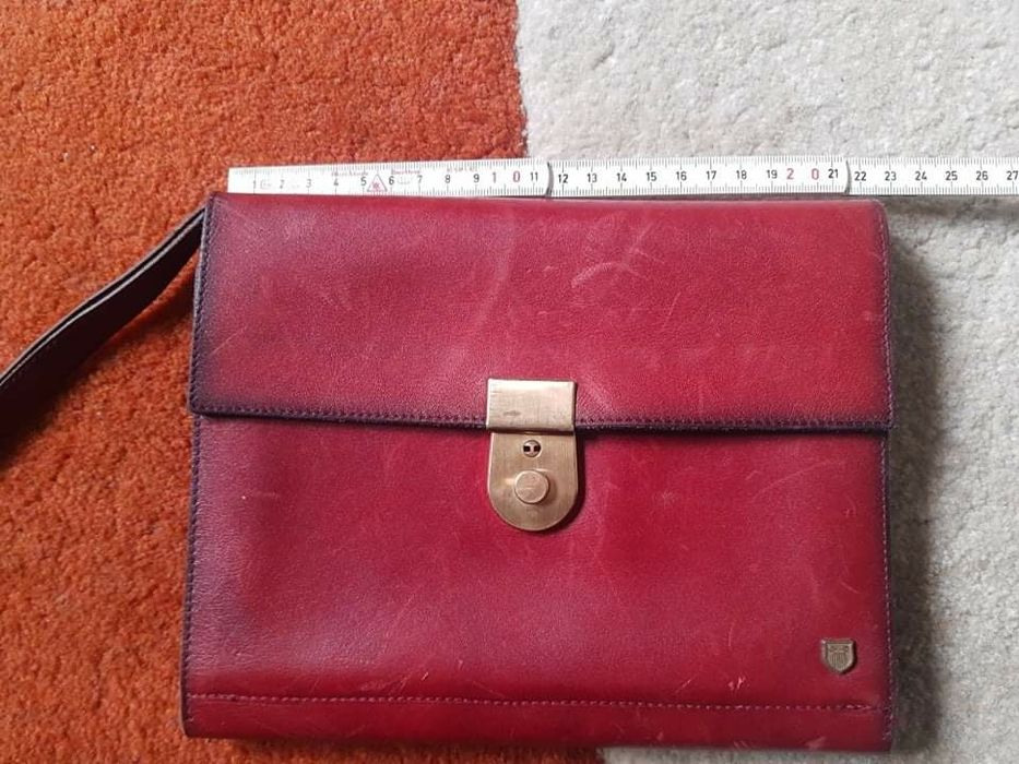 Vând geantă de piele de bărbați.