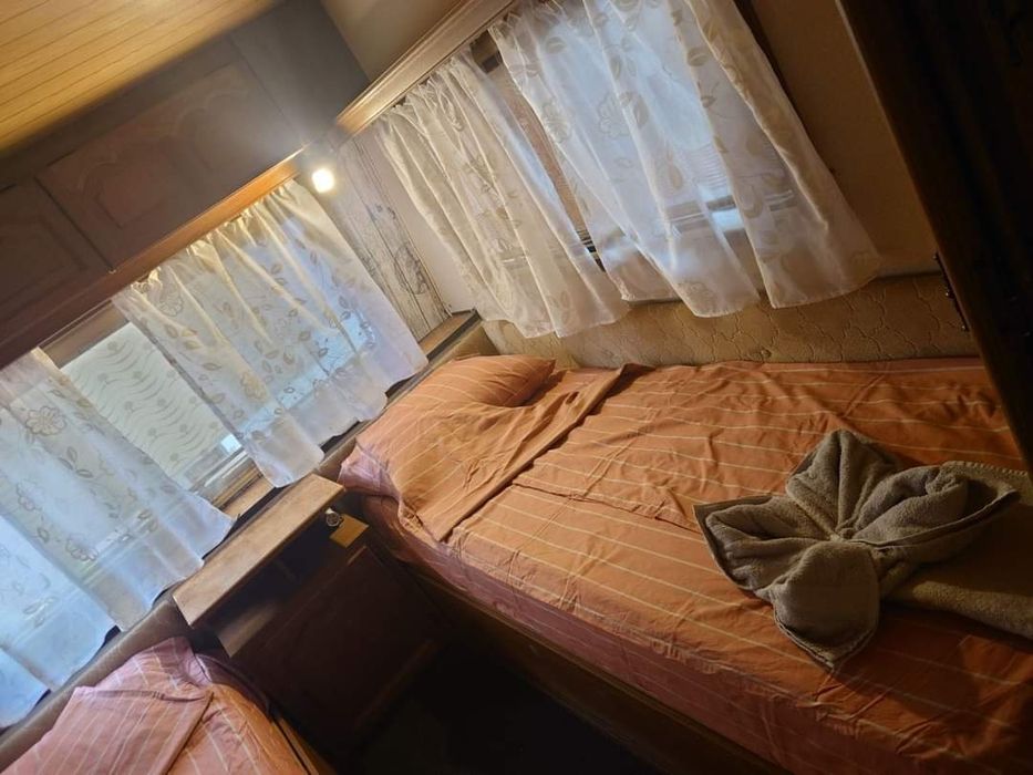 Каравана с навес на къмпинг Атлиман в Китен