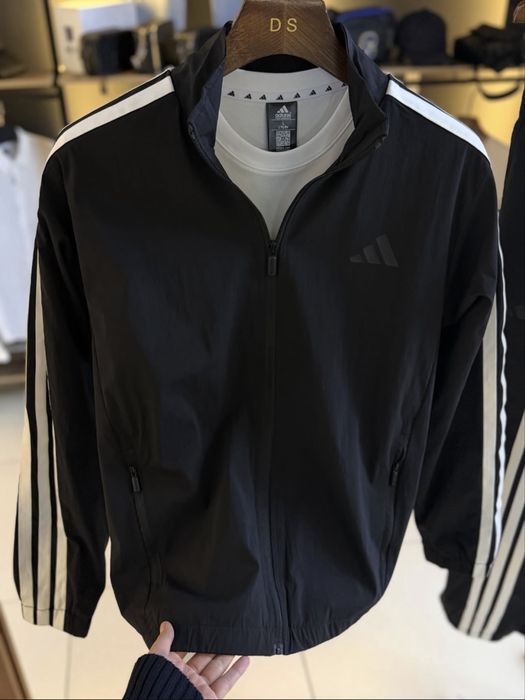 Продам спортивный костюм адидас