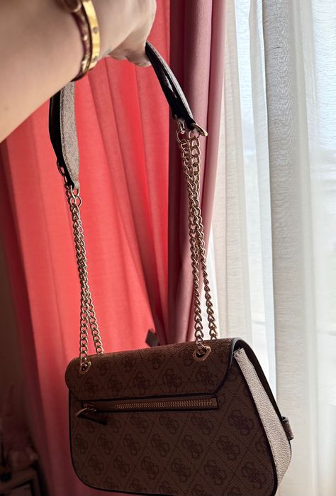 Дамска чанта guess