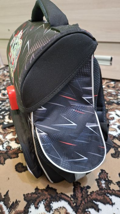 Продам рюкзак для мальчика 1-2 класс