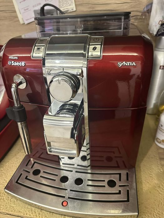 Кафеавтомат Syntia в перфектно състояние.