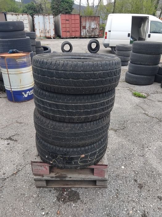 Бусови гуми 215 65 16 С Ц Ханкук Hankook.
Налични са 4 броя - нов внос. Не са нови! Посочената цена е за един брой гума. Без коментар на цената. 43 го