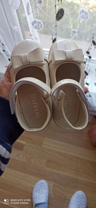 Pantofi fetita serbare mărimea 24  2-3 ani 40 lei