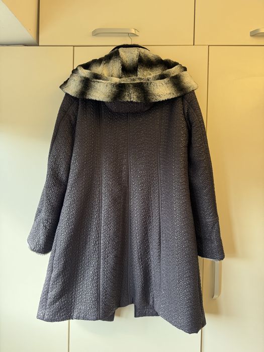 Palton elegant de iarnă, cu guler din blană, stare impecabilă