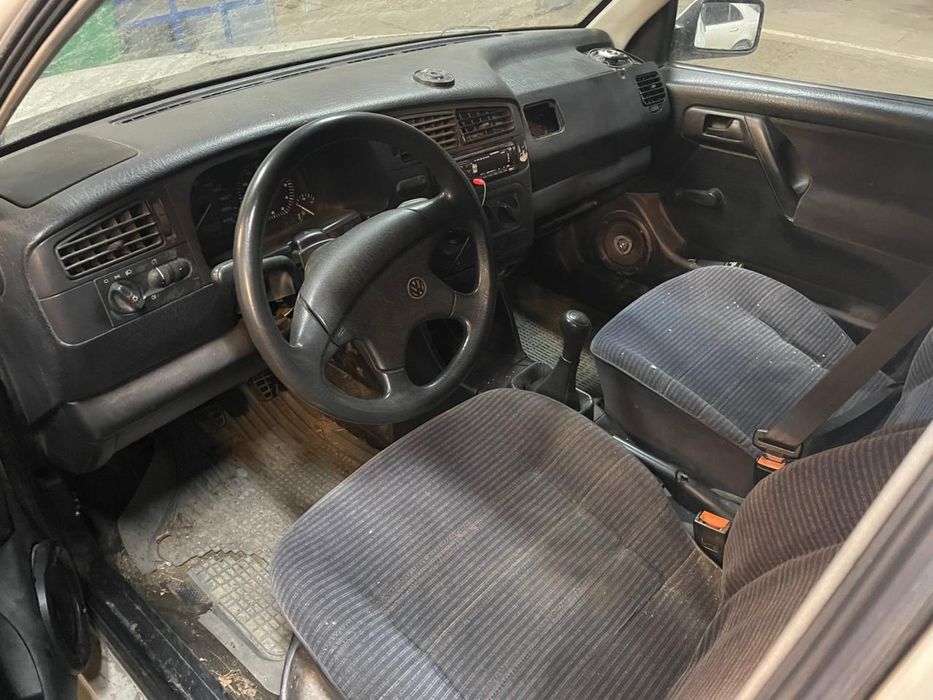 Продается машина не на ходу