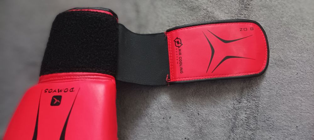 Боксова круша и ръкавици