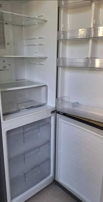 Холодильник с морозилкой LG