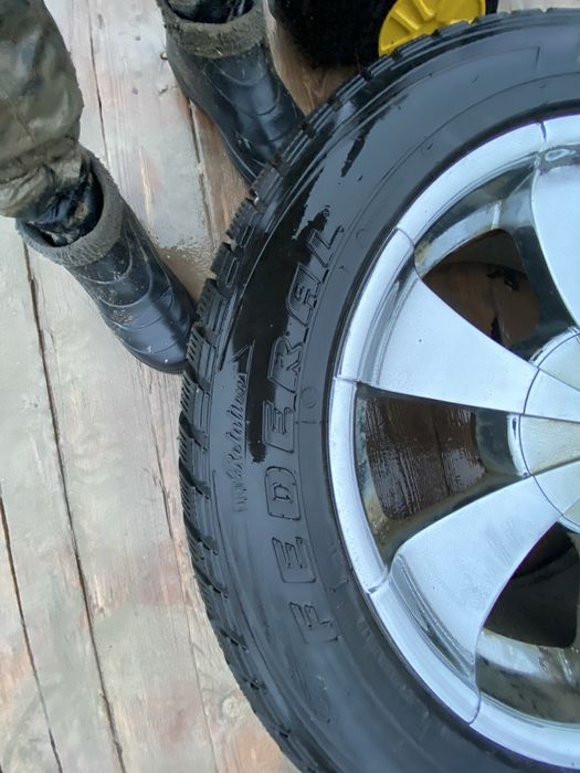 Продам диски с шинами от Land Cruiser 200 R20