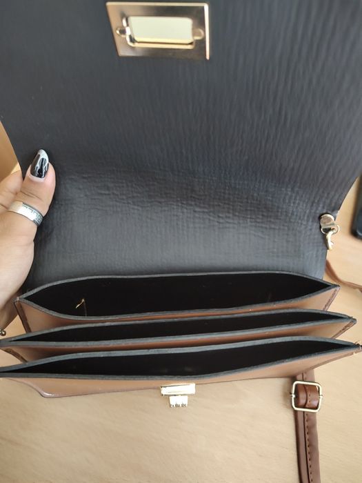 Чисто нова кожена чанта