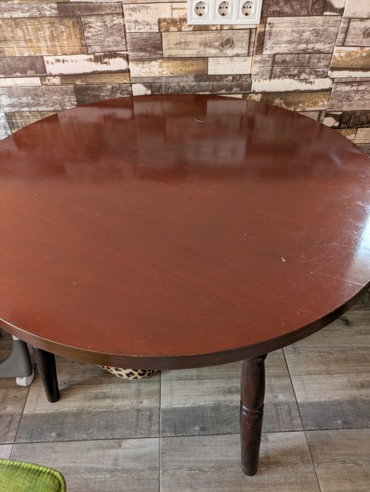 Масивна дървена ретро маса