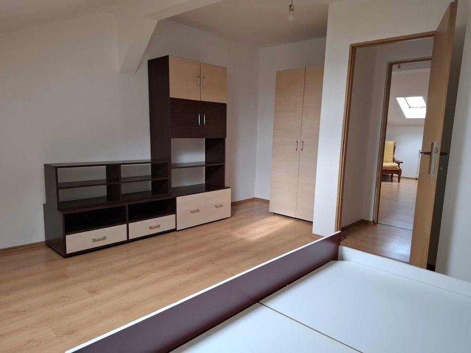 Zona Garii, living + 2 camere, scara interioara