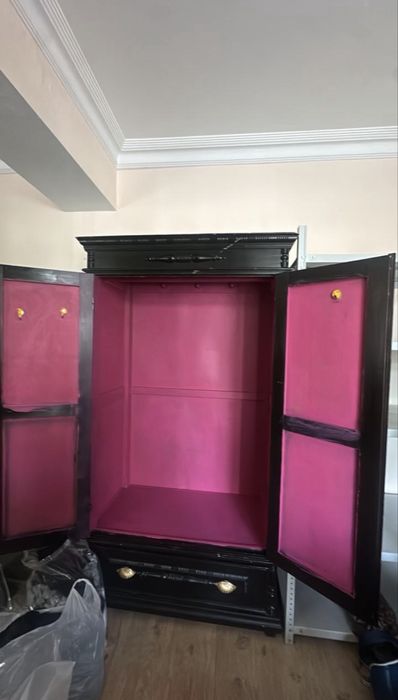 Шкаф из натурального дерева