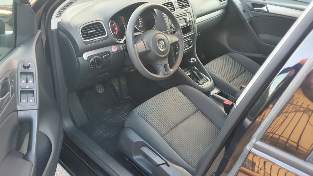 Golf 6 Euro 5 1.6 MPI 102 CP 181.000 km T.U.V.Dublu climatronic incalzire in scaune
