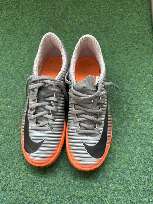 Футболни обувки 39 номер